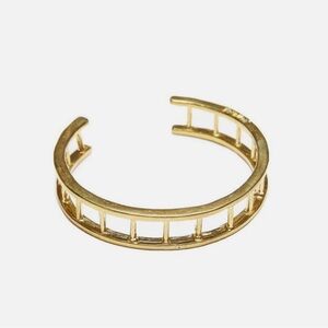 Elegant Gold Bracelet